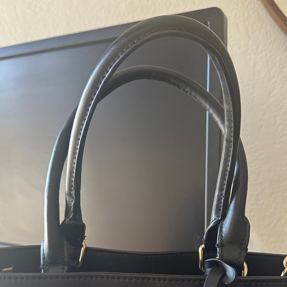 ALDO Elegant Black Leather Handbag - Picture 4 of 14